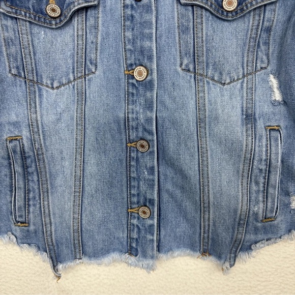 KanCan Los Angeles Size Small Distressed Denim Blue Jean Jacket Raw Hem Buttons - Picture 5 of 16